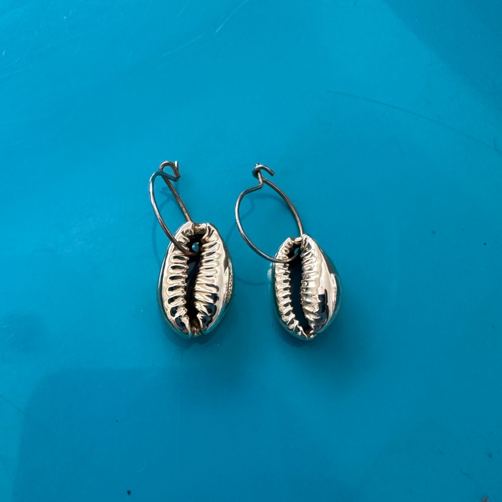 Dainty Gold Conch Shell Drop Hoop Earrings